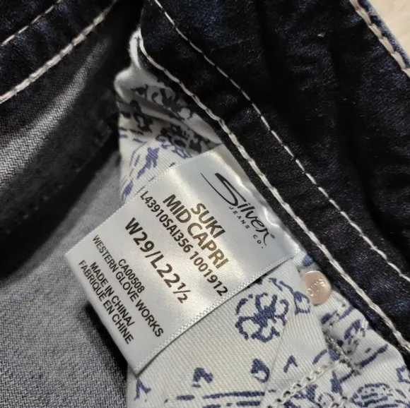 💕 NEW! Silver Jeans Suki Fluid Capri Mid Rise 29x22.5 Stretch $89