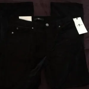 7FAM Cropped Boot Jeans in Velvety Black, NWT, 27