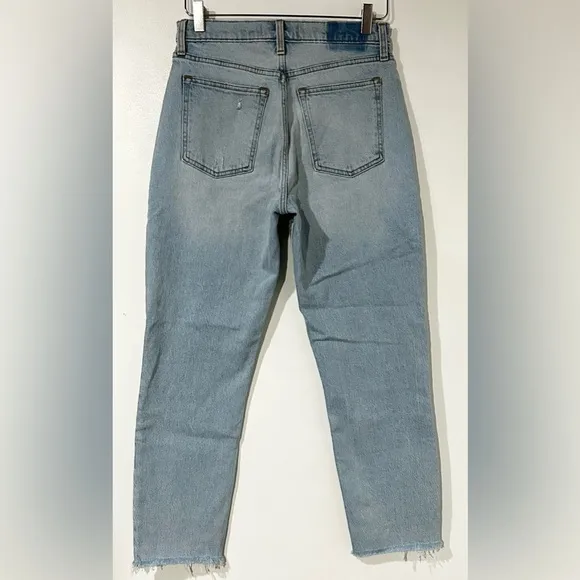 A&amp;F Mom High Rise Ankle Jeans Light Wash Repair 28/6 Regular