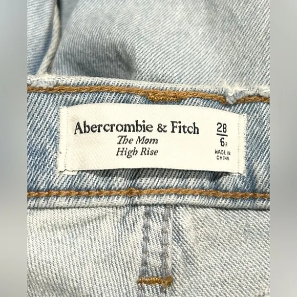 A&amp;F Mom High Rise Ankle Jeans Light Wash Repair 28/6 Regular