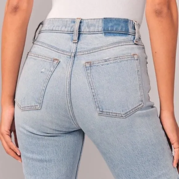 A&amp;F Mom High Rise Ankle Jeans Light Wash Repair 28/6 Regular
