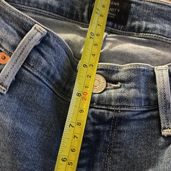 Citizen’s of Humanity size 28.Avedon ankle skinny jeans. Distressed. Stretch,EUC