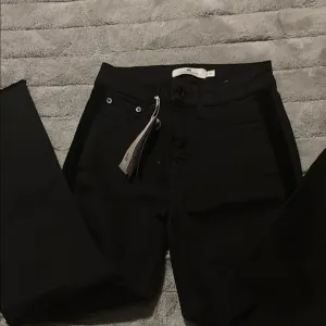 COPY - Vineyard Vines Black High Rise Kick Flare Jeans Velvet Tux Stripe NWT
