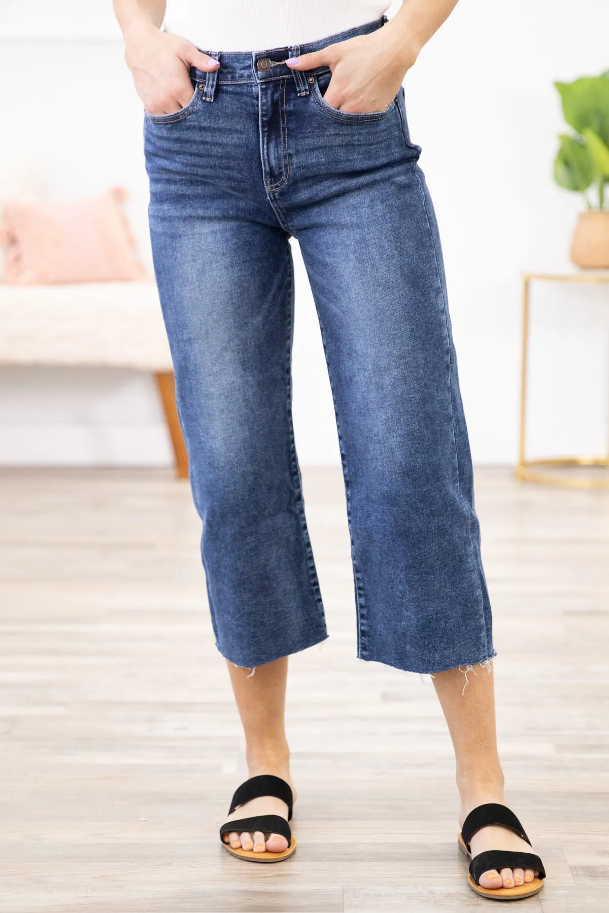 Dark Wash Raw Hem Cropped Jeans