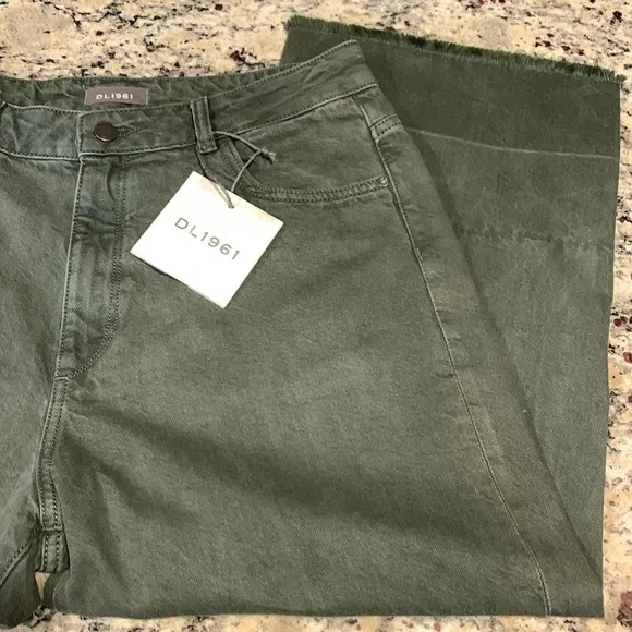 DL1961 Cropped High Rise Jeans
