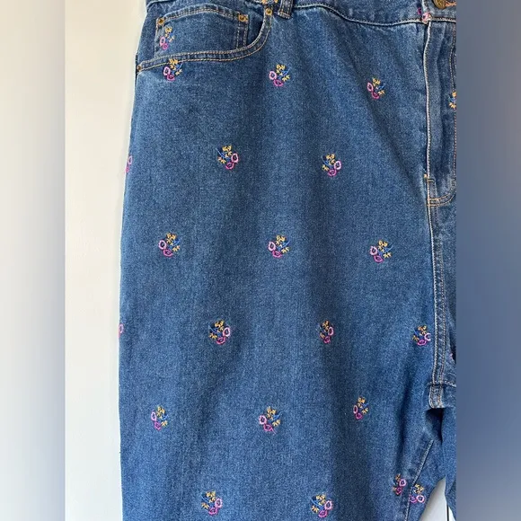 Draper James Women’s Plus Size Kick Flare Jeans Embroidered Posy (Size 36)