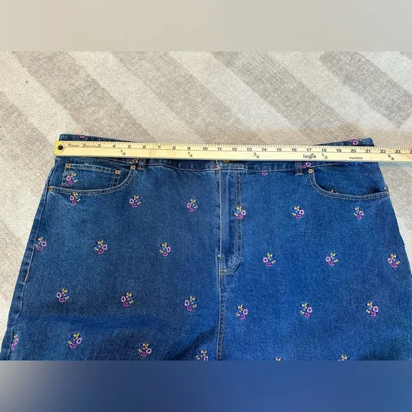 Draper James Women’s Plus Size Kick Flare Jeans Embroidered Posy (Size 36)