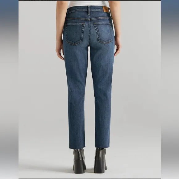 Edwin Bree Jean In Deja Blue Size 26 Dark Wash Mid Rise Straight Leg Raw Hem