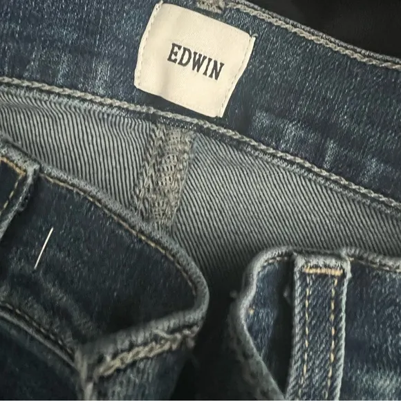 Edwin Bree Jean In Deja Blue Size 26 Dark Wash Mid Rise Straight Leg Raw Hem