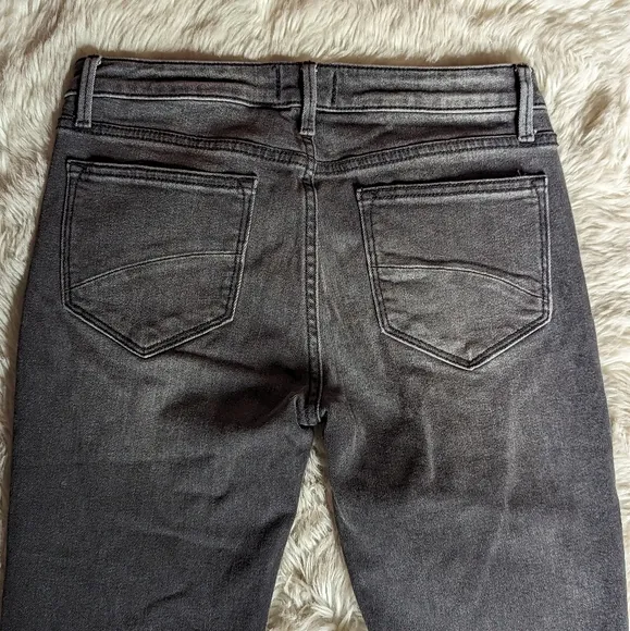 EUC Driftwood Colette Black Embroidered Cropped Frayed Jeans