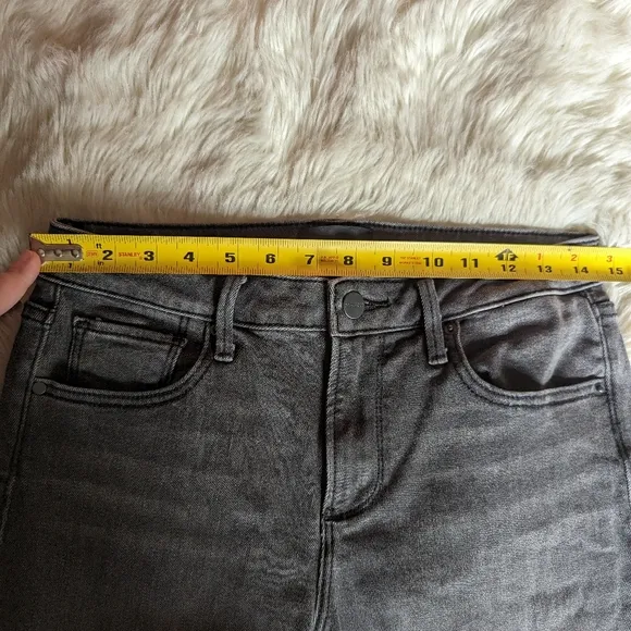EUC Driftwood Colette Black Embroidered Cropped Frayed Jeans