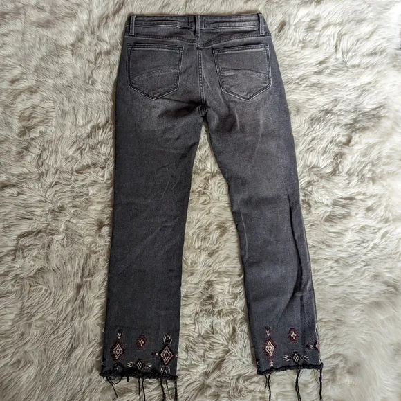 EUC Driftwood Colette Black Embroidered Cropped Frayed Jeans