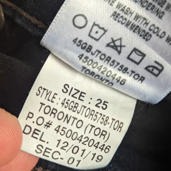 EUC Joe's Jeans Curvy Skinny Ankle Jean in Toronto