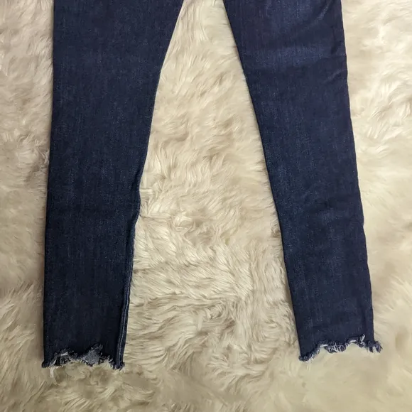 EUC Joe's Jeans Curvy Skinny Ankle Jean in Toronto