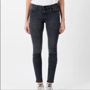 Frame Denim Le High in Rolling River Washed Black 26