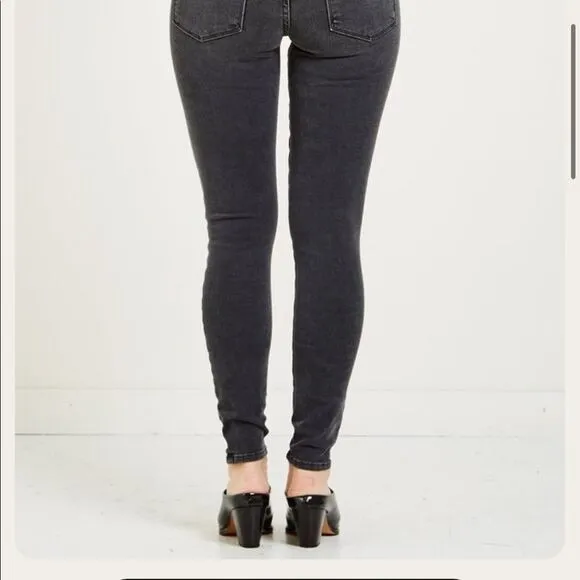 Frame Denim Le High in Rolling River Washed Black 26