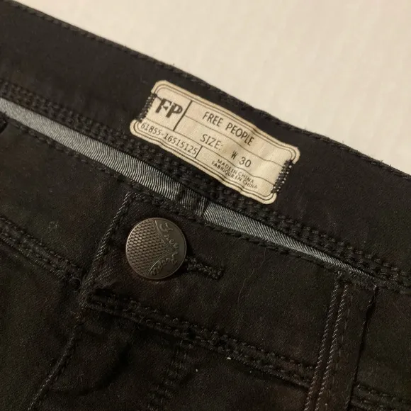 Free People | NWT Women’s Black Denim Cropped Jeans