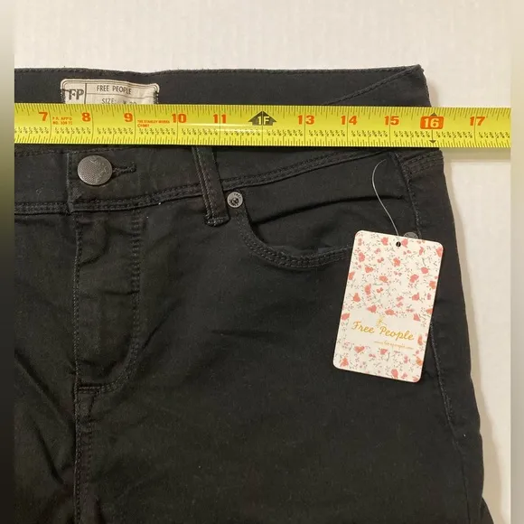 Free People | NWT Women’s Black Denim Cropped Jeans