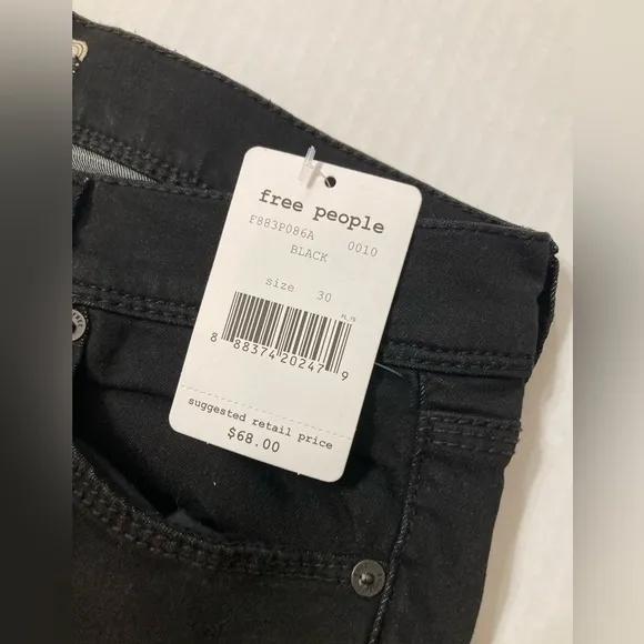 Free People | NWT Women’s Black Denim Cropped Jeans