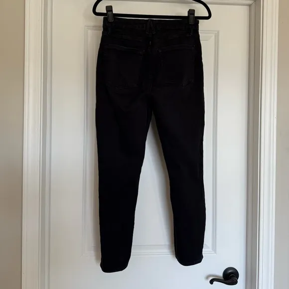 Good American Good Waist Crop Jeans in Black Wash | 10/30