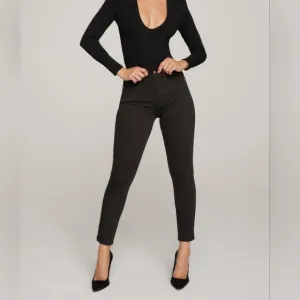 Good American Good Waist Crop Jeans in Black Wash | 10/30