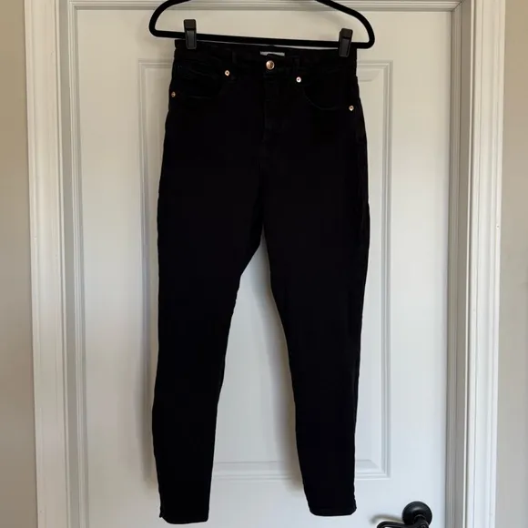 Good American Good Waist Crop Jeans in Black Wash | 10/30