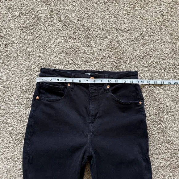 Good American Good Waist Crop Jeans in Black Wash | 10/30