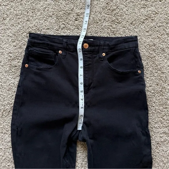 Good American Good Waist Crop Jeans in Black Wash | 10/30