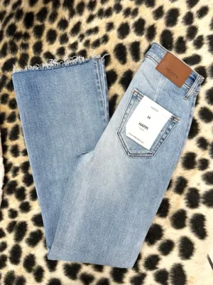 Hidden Happi Crop Flare Jean