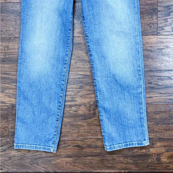 JOE’S • High Rise Straight Crop Jean ankle medium wash Esmaria blue