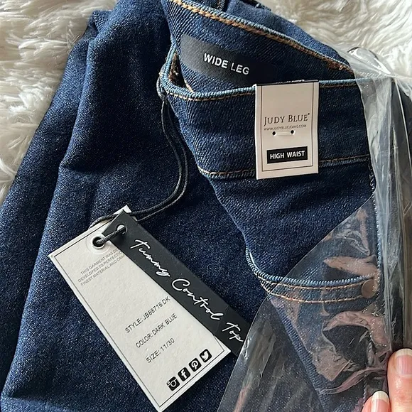 Judy Blue Women's High Rise Tummy Control Classic Crop Wide Leg Jeans NWT 11/30