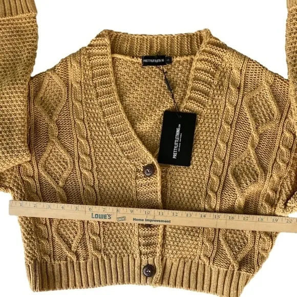 NWT Pretty Little Thing Crop Sweater Long Sleeve V- Neck Gold Women’s Size Small