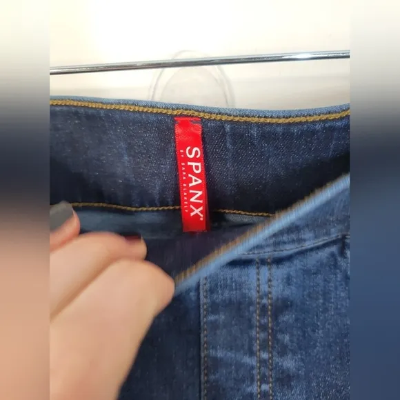 NWT Spanx Cropped Flare Pull On Jeans Small