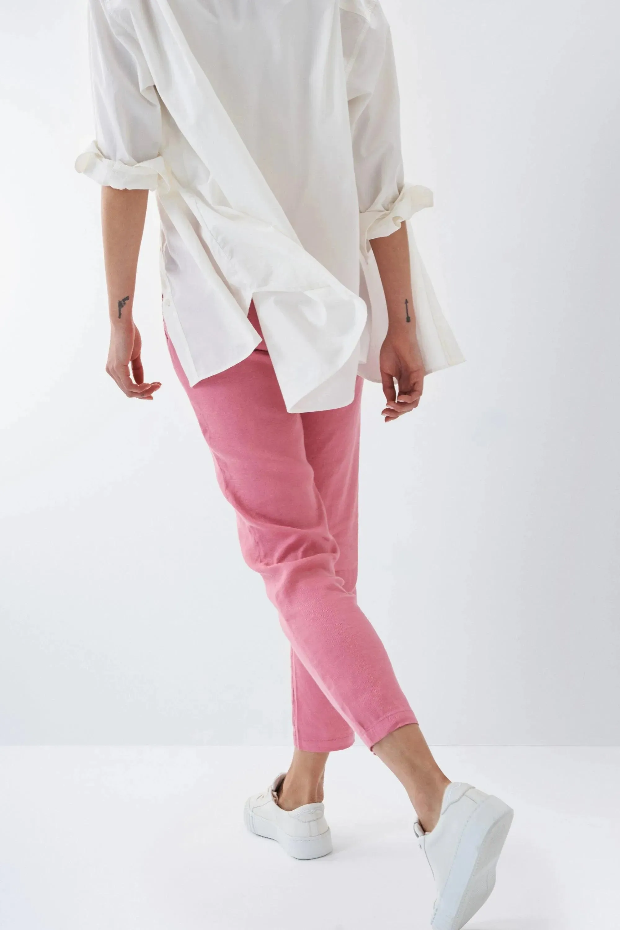 Pantalón Chino Cropped Slim de color rosa