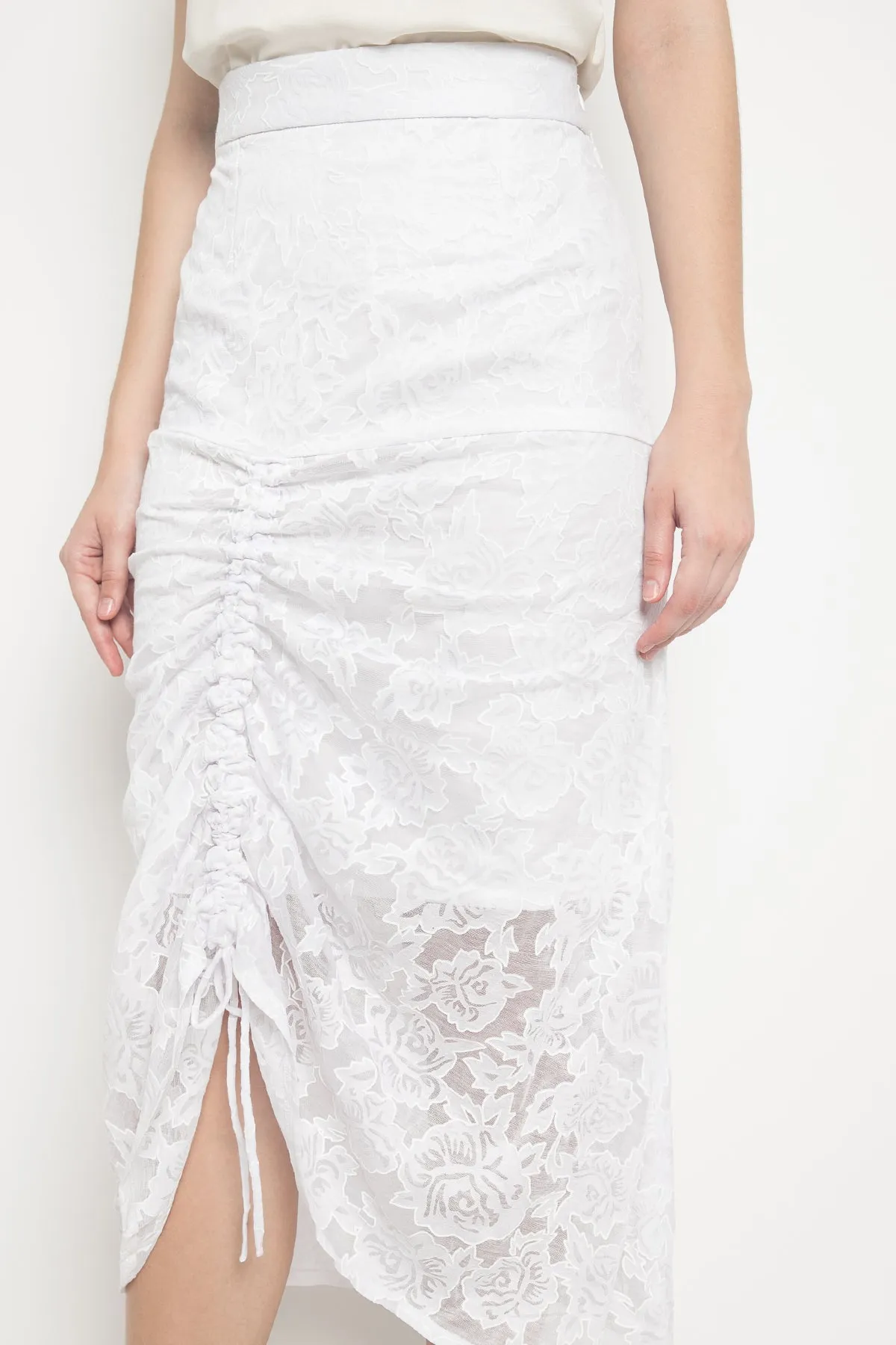 Petal Skirt in White