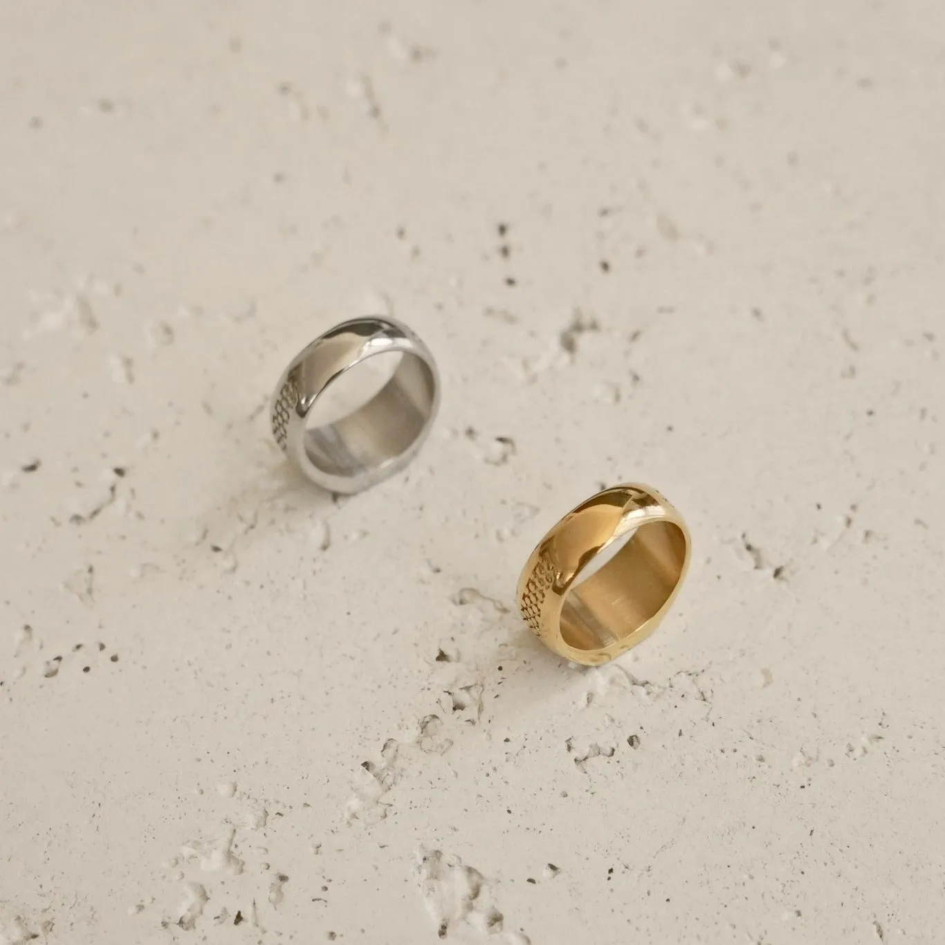 Signet Textured Ring (Gold)