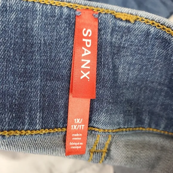 Spanx Jeans Women’s Plus Size 1X Flare Leg Pull on denim 20456R Vintage Indigo