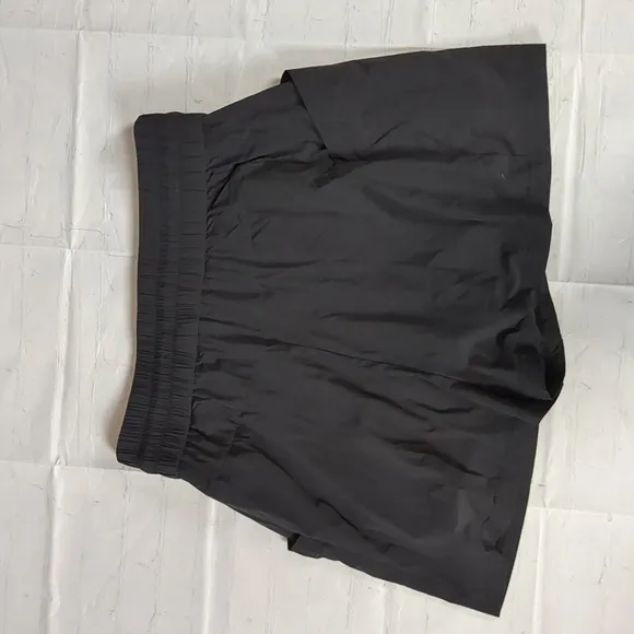 Sweaty betty circuit 2&quot; workout shorts size XL