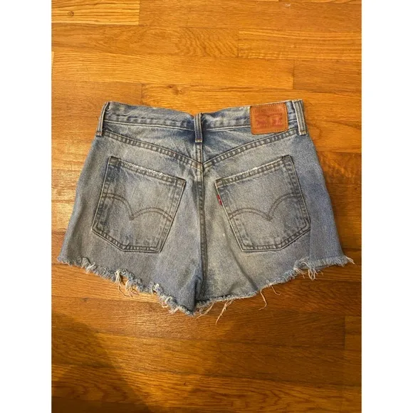 Women’s denim Levi’s shorts size 28