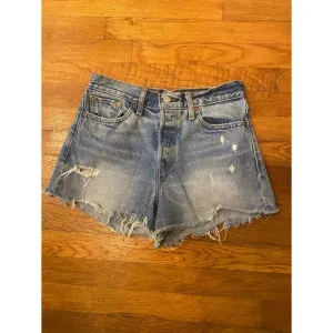 Women’s denim Levi’s shorts size 28