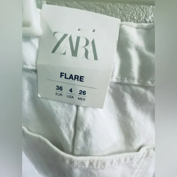 Zara white mid rise flare jeans size 4